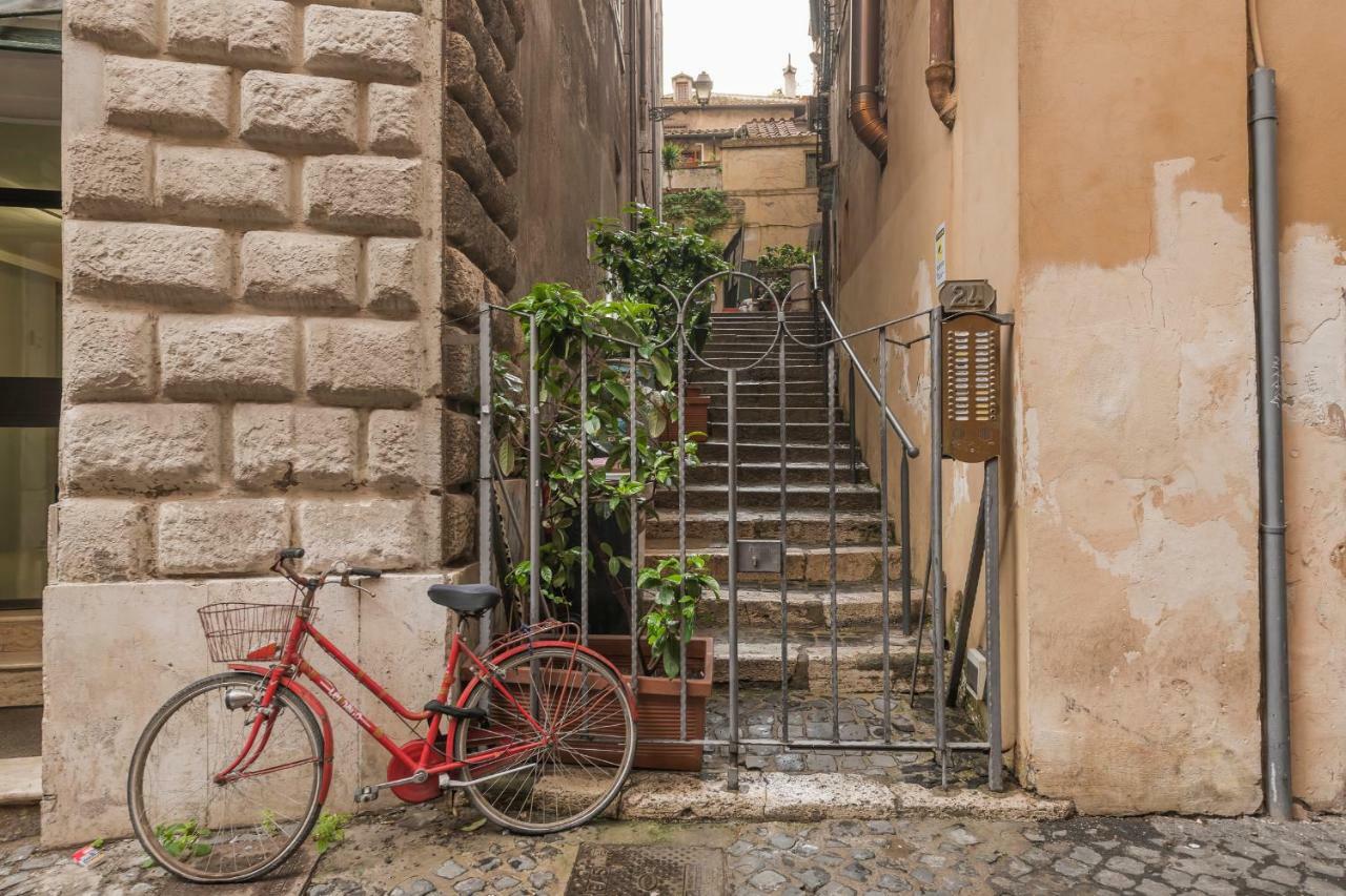 Two Bedrooms Apartment With Solarium With View On San Peter Church And Sant'Angelo Castle Рим Екстериор снимка